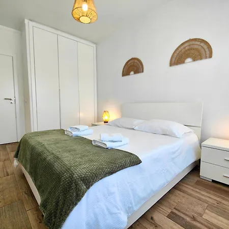 Apartamento Com Vista Espetacular, Ao Lado Da Praia, By Qozzy