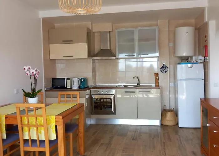 Daire Com Vista Espetacular, Ao Lado Da Praia, By Qozzy *